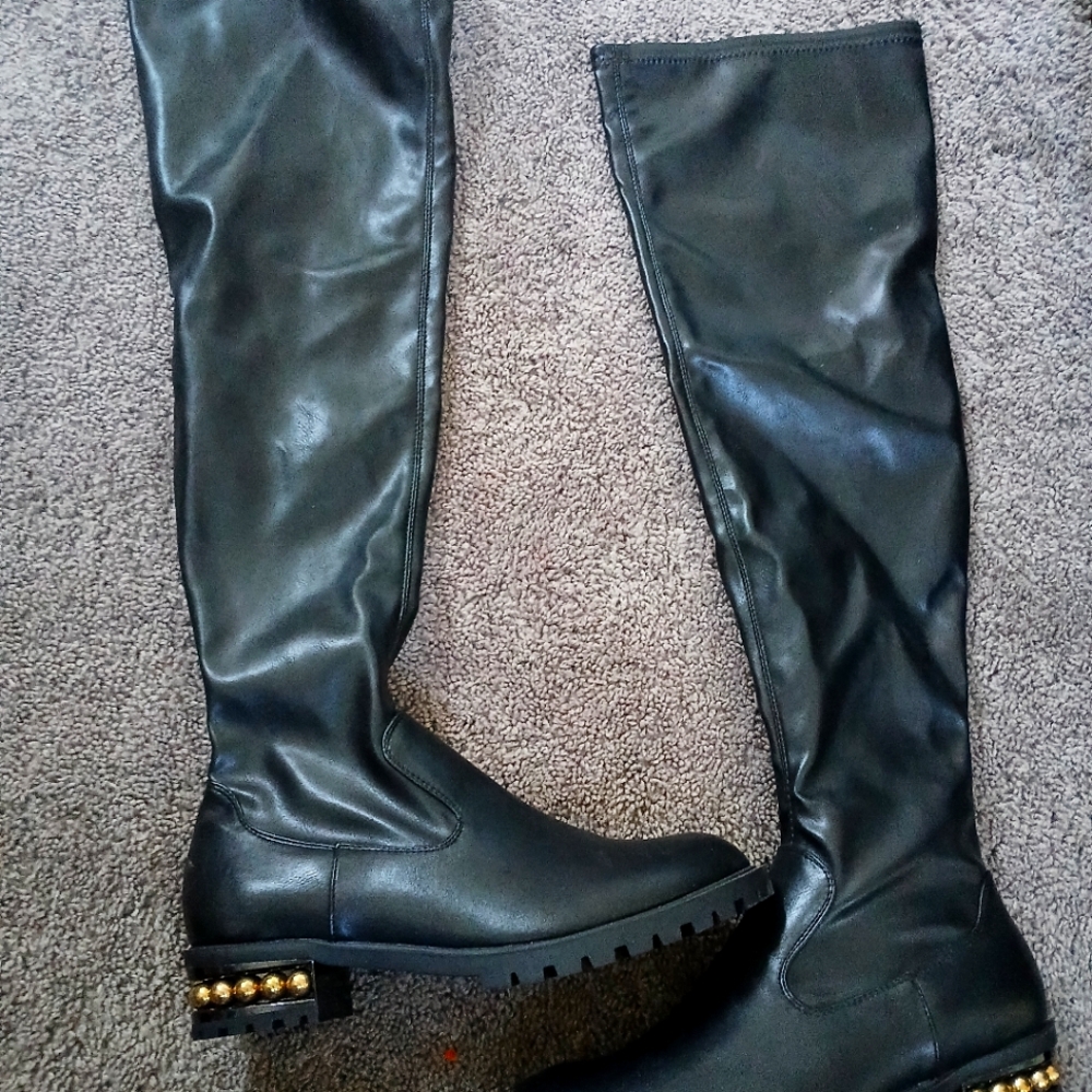 I'm selling boots and a Fashion Nova jacket never worn